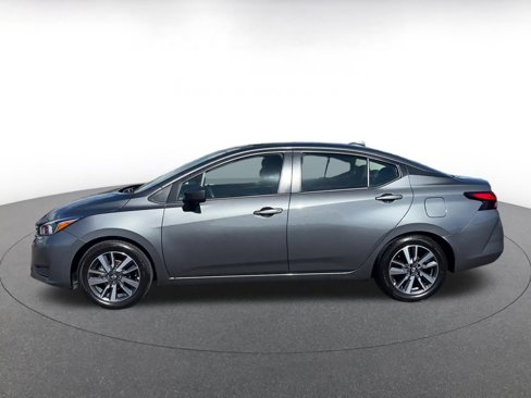 Used 2023 Nissan Versa SV image 9