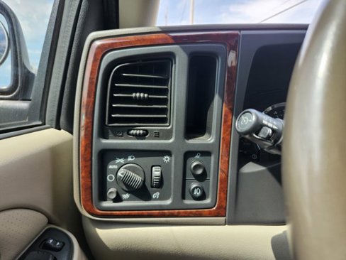 Used 2005 Cadillac Escalade EXT image 24