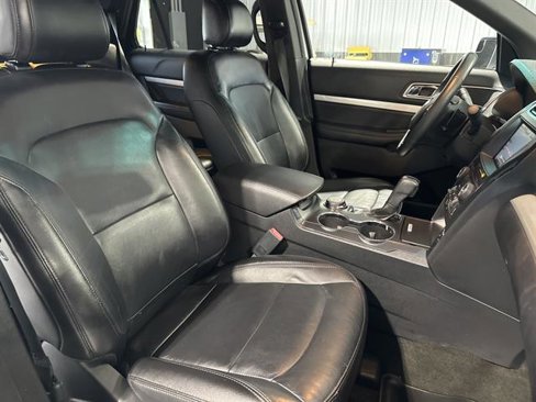 Used 2016 Ford Explorer XLT w/ Equipment Group 202A image 17