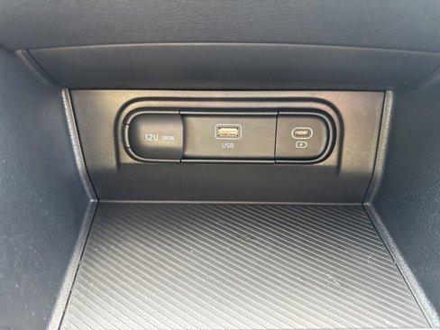 Used 2023 Kia Sportage LX image 5