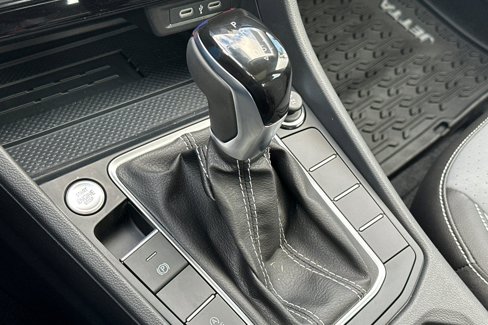 New 2025 Volkswagen Jetta SE image 19