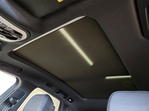 Certified 2025 Porsche Macan image 10