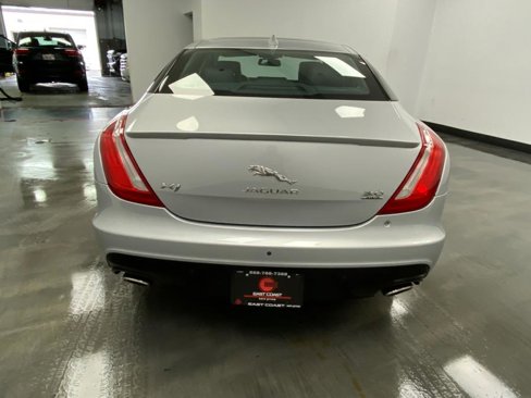 Used 2017 Jaguar XJ R-Sport image 5
