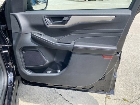 Used 2022 Ford Escape SE w/ SE Sport Appearance Package image 26