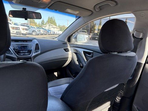Used 2014 Hyundai Elantra SE image 3