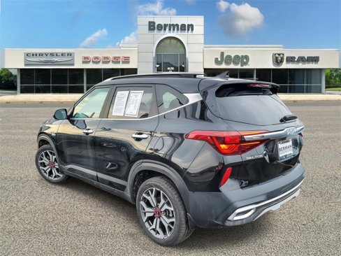 Used 2022 Kia Seltos SX w/ Sunroof Package image 8