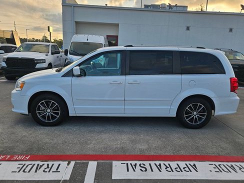 Used 2017 Dodge Grand Caravan SXT w/ Rear Park Assist Package image 9
