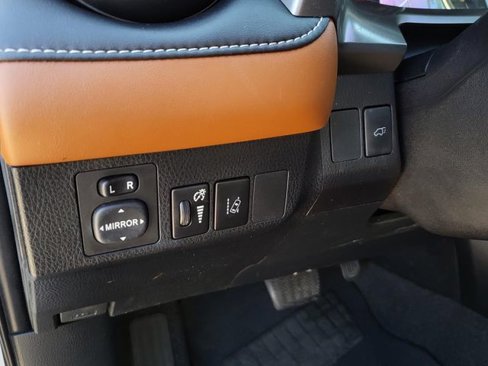 Used 2018 Toyota RAV4 SE image 23