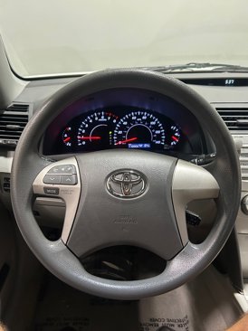 Used 2010 Toyota Camry image 16