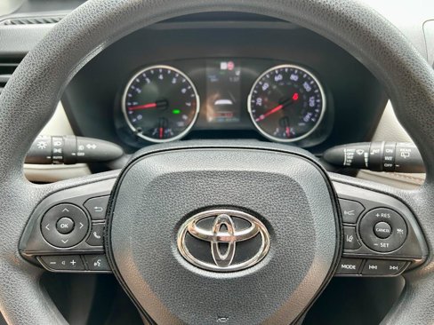 Used 2020 Toyota RAV4 XLE image 5