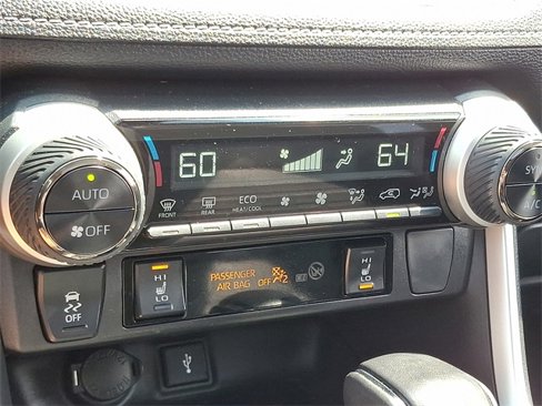 Used 2022 Toyota RAV4 XLE Premium image 17