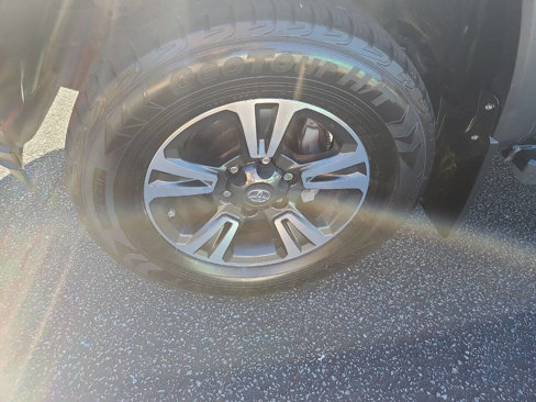 Used 2018 Toyota Tacoma TRD Sport image 11