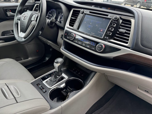 Used 2016 Toyota Highlander Limited image 7