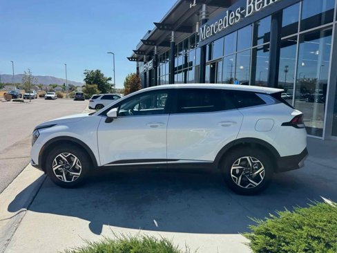 Used 2023 Kia Sportage LX image 3
