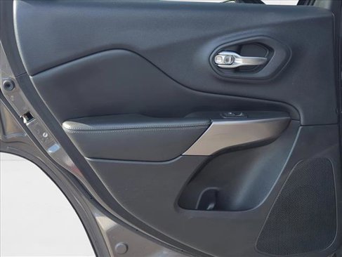 Used 2019 Jeep Cherokee Limited image 17