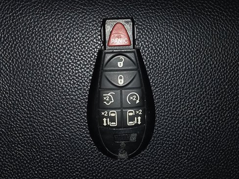 Used 2014 Chrysler Town & Country Touring-L w/ Driver Convenience Group image 32