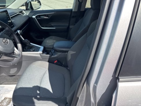 Used 2021 Toyota RAV4 XLE w/ Convenience Package image 14