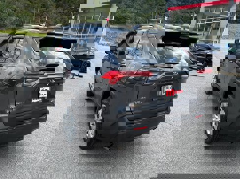 Used 2019 Toyota RAV4 LE image 9