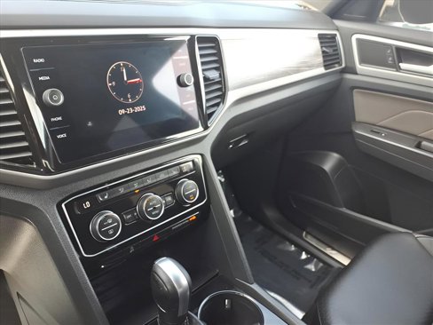 Used 2022 Volkswagen Atlas Cross Sport SE image 21