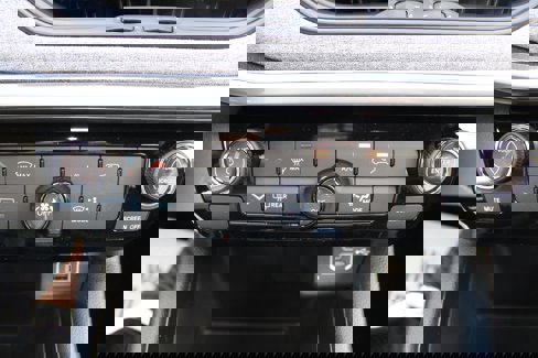 New 2025 Jeep Compass Latitude image 21