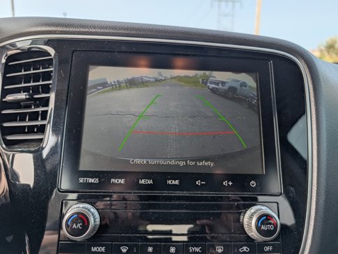 Used 2020 Mitsubishi Outlander AWD image 18
