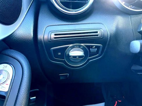 Used 2019 Mercedes-Benz GLC 300 image 17