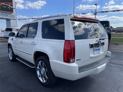 Used 2009 Cadillac Escalade AWD image 3
