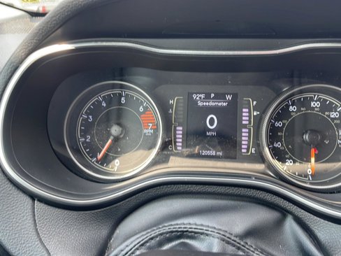 Used 2019 Jeep Cherokee Latitude Plus image 15