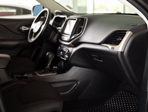 Used 2017 Jeep Cherokee 75th Anniversary image 36