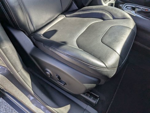 Certified 2023 Jeep Cherokee Altitude Lux image 36