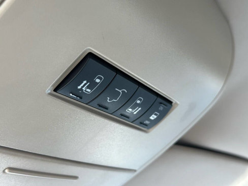 Used 2014 Chrysler Town & Country Touring-L w/ Driver Convenience Group image 31
