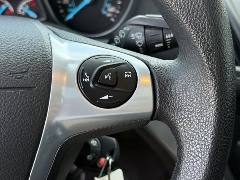 Used 2015 Ford Escape SE image 16