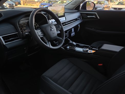 New 2025 Mitsubishi Outlander SE image 8