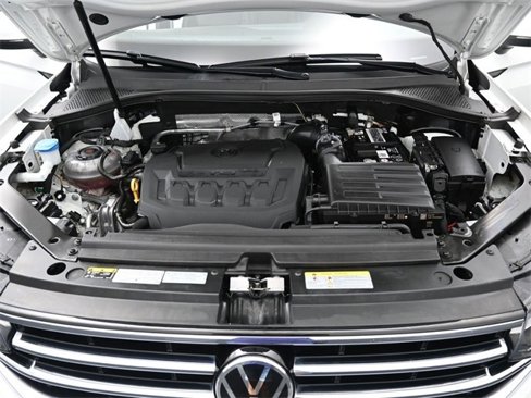 Used 2022 Volkswagen Tiguan SE image 35
