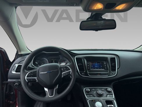 Used 2015 Chrysler 200 Limited image 3