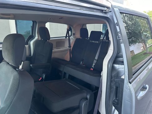Used 2018 Dodge Grand Caravan SE image 18