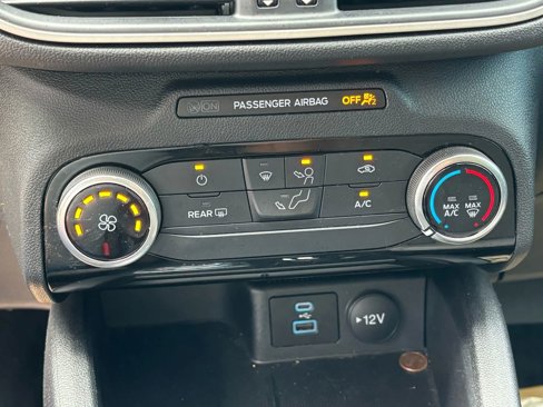 Used 2022 Ford Escape SE image 45