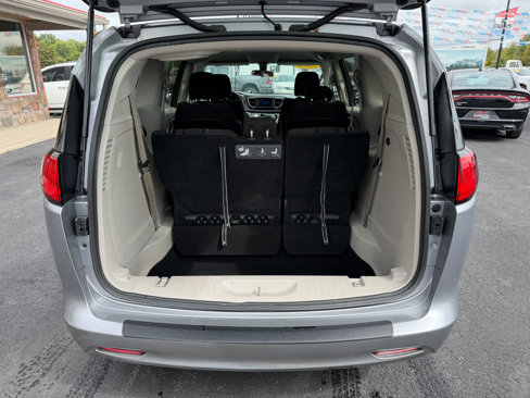 Used 2020 Chrysler Voyager LX image 6