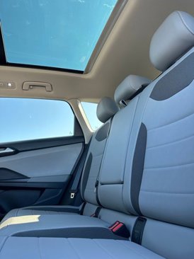 Used 2023 Volkswagen Taos SE w/ Panoramic Sunroof Package image 18