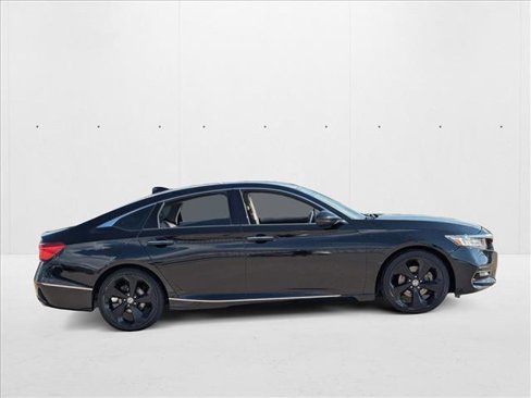 Used 2018 Honda Accord Touring image 4