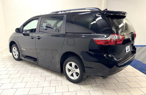 Used 2020 Toyota Sienna LE image 7