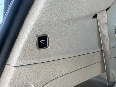 Used 2022 Chrysler Pacifica Touring-L image 13