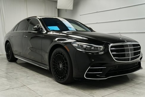 Used 2022 Mercedes-Benz S 580 4MATIC Sedan w/ AMG Line Package image 2