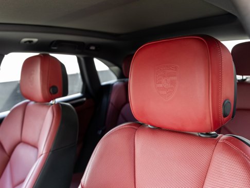 Certified 2022 Porsche Macan S image 23