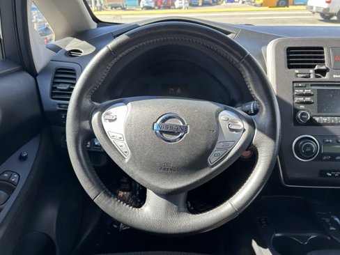 Used 2015 Nissan Leaf S image 9