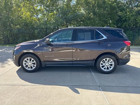 Used 2020 Chevrolet Equinox LT image 2