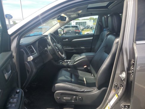 Used 2018 Toyota Highlander XLE image 9