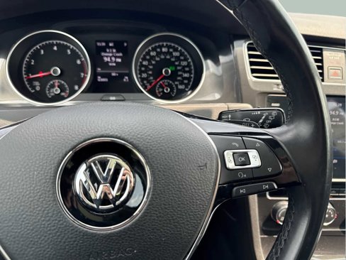 Used 2018 Volkswagen Golf SE image 20