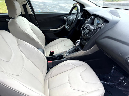 Used 2016 Ford Focus Titanium w/ Titanium Technology Package image 32