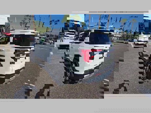 Used 2021 GMC Acadia SLT w/ Preferred Package image 26